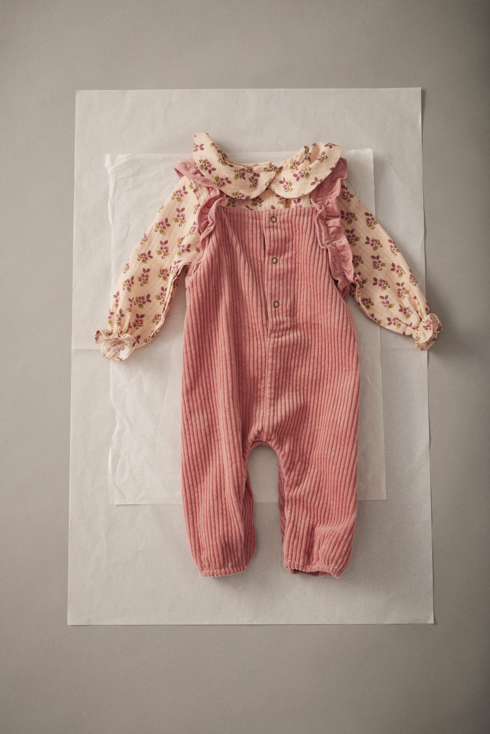 Smekkbuxur flauel rós