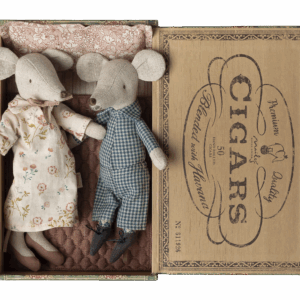 Maileg amma og afi í vindlaboxi